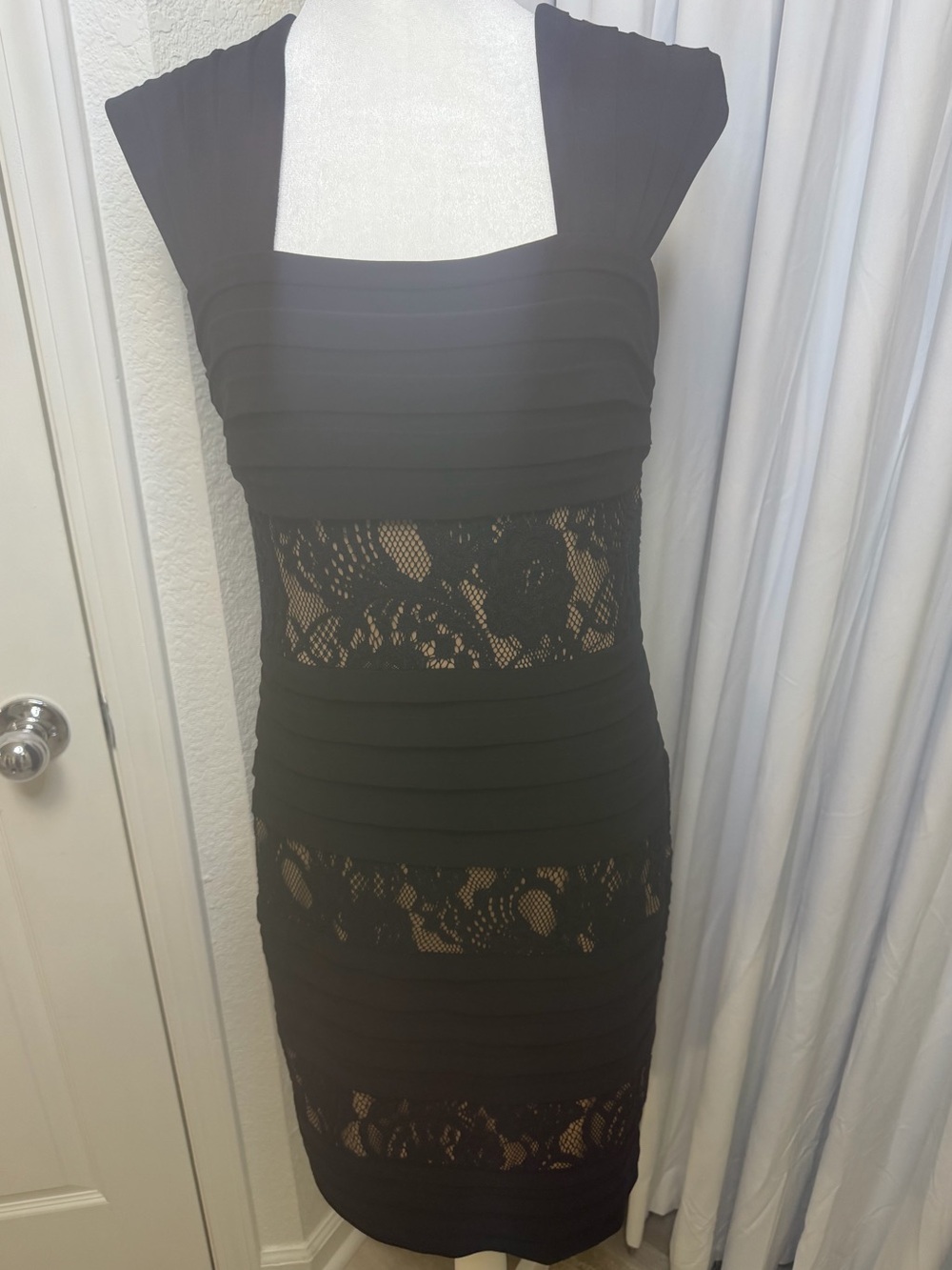 Adrianna Papell Black Banded Illusion Lace Sheath Cocktail Dress EUC Sz 10